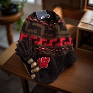 NWT Wisconsin Badgers Knit Adult Ear Flap Wood Beard Tassel Beanie Hat OSFA